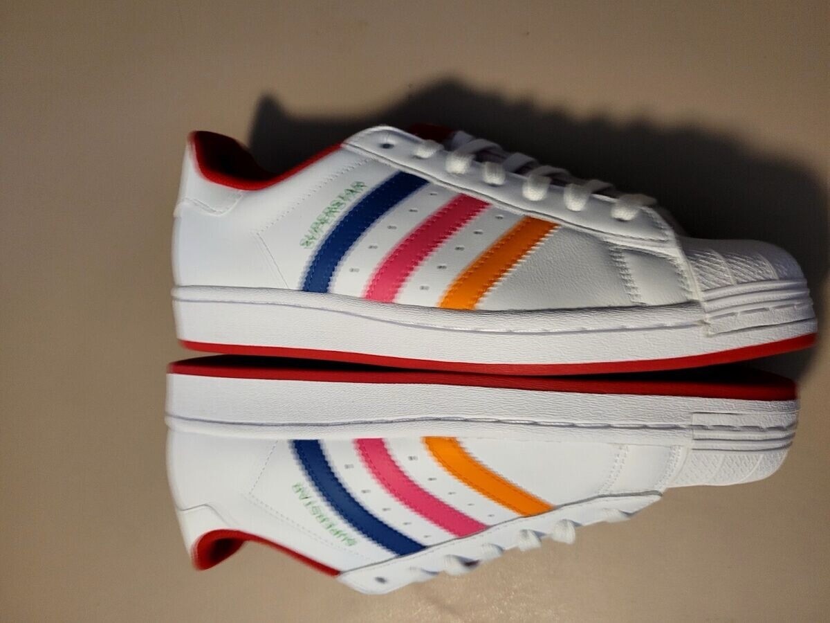 adidas Women's Superstar in White | Size 6 | ID9774
