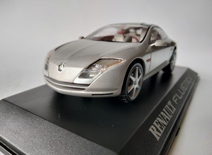 1/43 Scale Renault Fluence Concept Car Model 2003