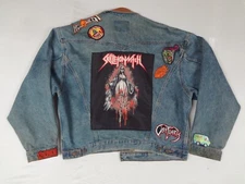 VINTAGE INTERNATIONAL DENIM JACKET BATTLE METAL PATCHES LARGE (STAINED) J132