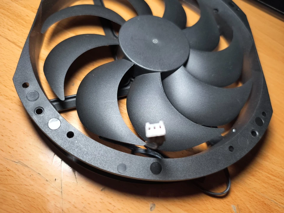 Rosewill 200 mm case fan Plastic Brand New Never Used 3 pin power connector - Image 3 of 4