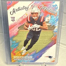 2025 Rookies & Stars Artistry In Motion TREVEYON HENDERSON (RC) #14 PATRIOTS 🏈