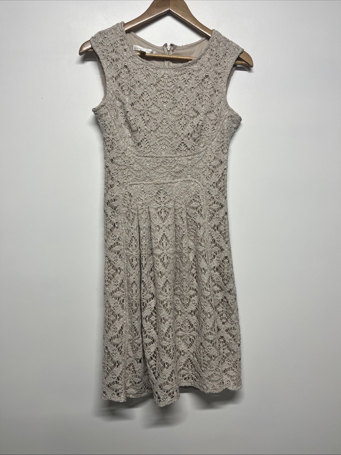 London Times Dress Women's Size 4 Beige Knee Length