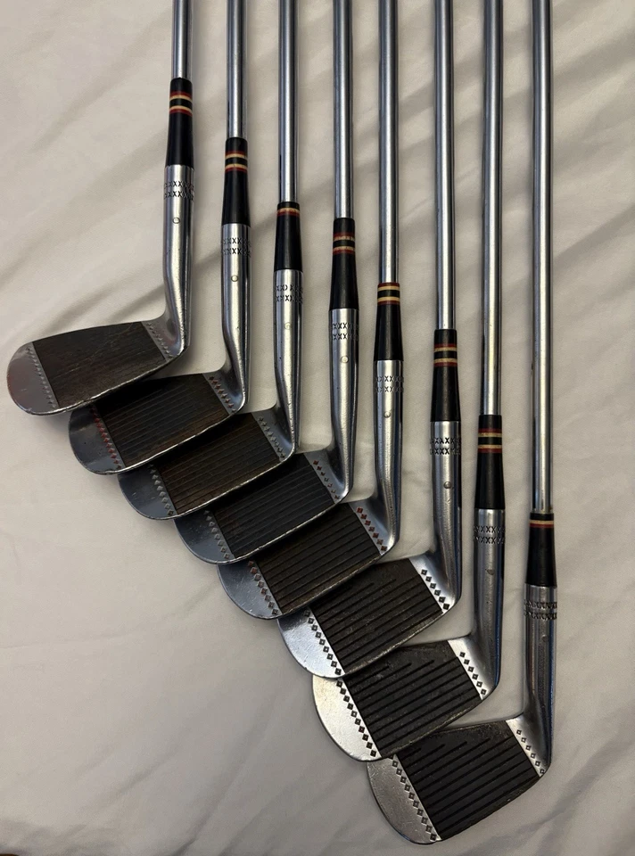 Vintage 1957-58 MacGregor Tourney CF4000 Black Face Irons With Original Box - Image 2 of 4