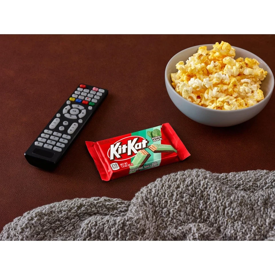 Kit Kat Duos, Mint & Dark Chocolate Full Size Candy Bars, 1.5-Ounce (24 Count) - Image 4 of 4