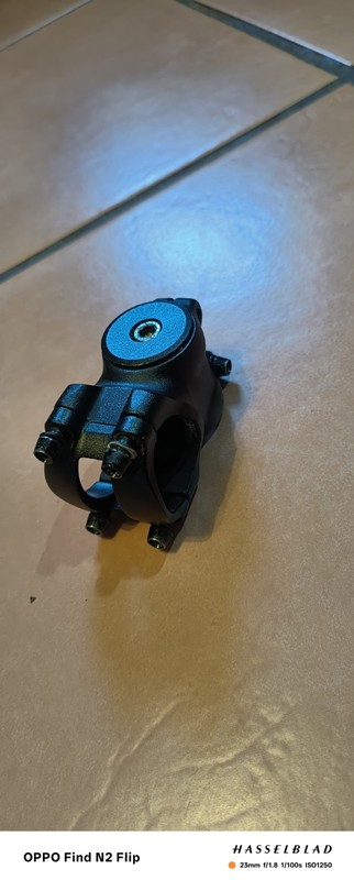 MTB Stem 31.8mm Bar Clamp. 35mm Long 1 1/8 Steerer Tube Good Condition.