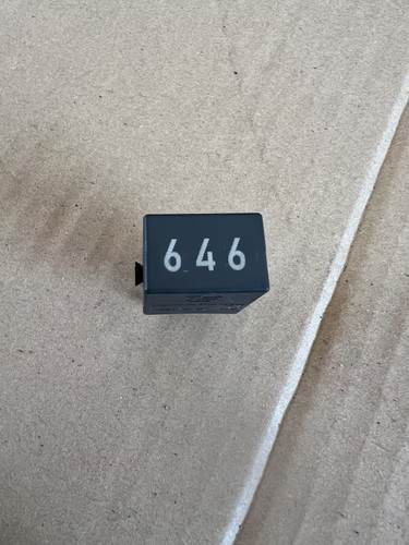 VW Audi Seat Skoda SN7 646 Relais 4H0951253C