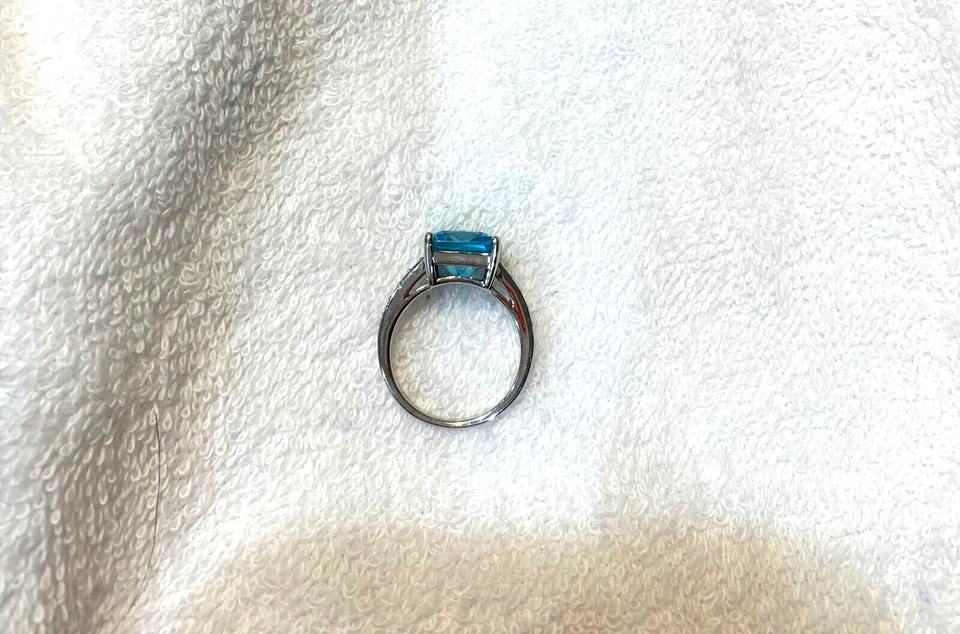 Simulante de diamantes azul y blanco JTV Bella Luce Foto 4 de 4