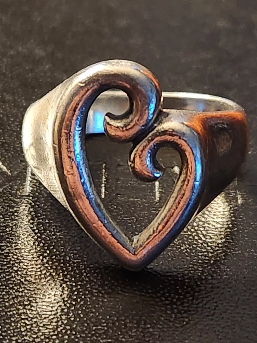 Buy the James Avery 925 Heart & Flowers Band Ring 1.6g | GoodwillFinds