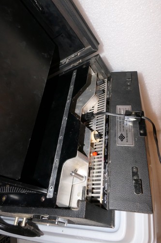 BOHN BENTON 8MM FILM CARTRIDGE PLAYER INSISTER PROJECTOR MAD SCIENTIST BRIEFCASE - Picture 2 of 9