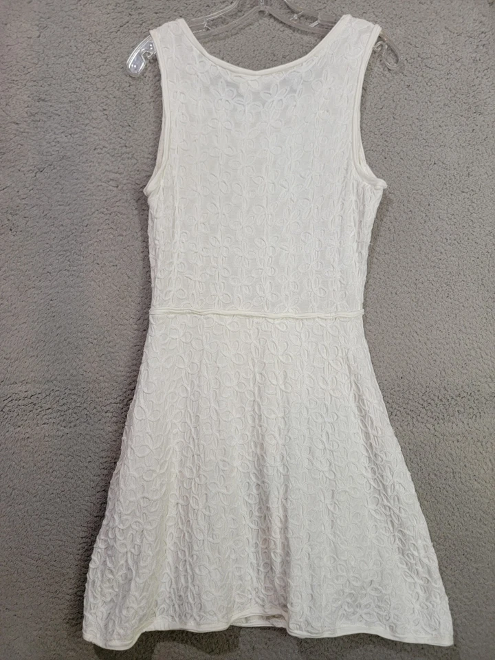 Белое платье с цветочным рисунком длиной до колена безрукавка покрой с широкой юбкой - Изображение 2 из 4