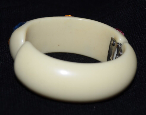 A Gorgeous Vintage Crystal-Encrusted Ivory-Colored Clamper Bangle Bracelet - Picture 5 of 5