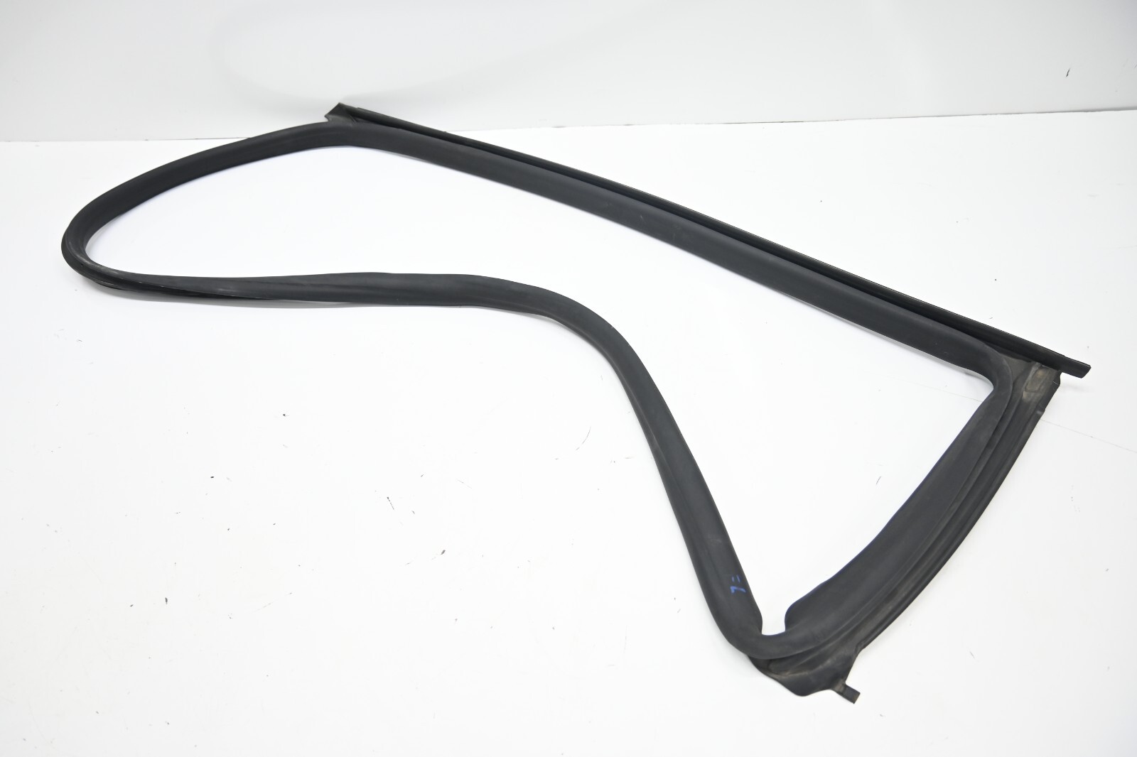 ⭐ 14-20 Maserati Ghibli Quattr Front Left Door Body Rubber Weatherstrip Seal Oem