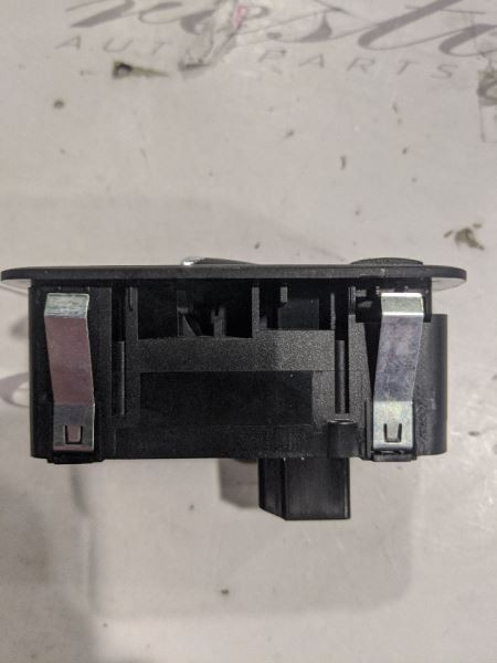 Maserati Ghibli 14-17 Front Right Door Window Switch OEM 15 16 2017 2016 2015 20