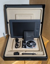 Wacom PTH-651 Intuos Pro Medium Creative Pen  Touch Tablet Mint