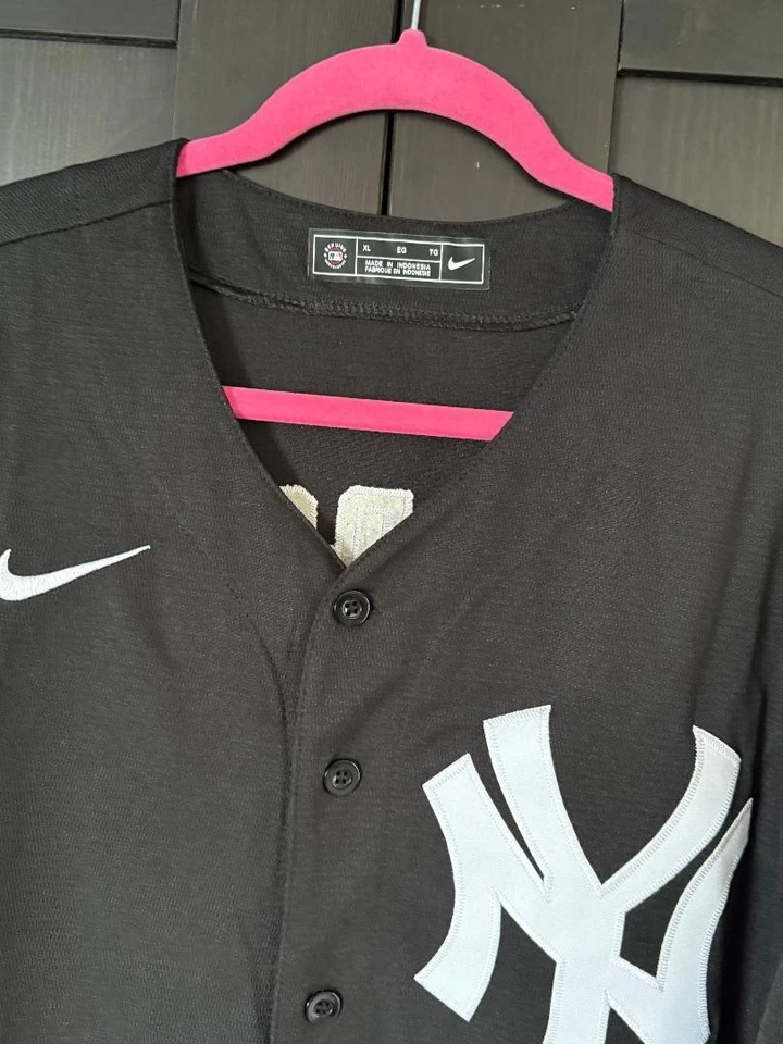 New York Yankees Aaron Judge Black and White # 99 Jersey - Image 4 of 4