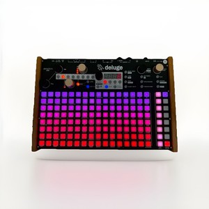 Synthstrom Deluge Groovebox Sequencer Desktop SYNTHESIZER MODEL DE-01
