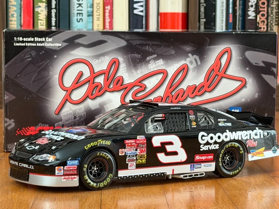 DALE EARNHARDT 2001 Monte Carlo GM Goodwrench Service Plus 1/18 ACTION #3 - Image 3 of 4