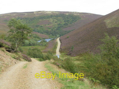 Foto 6x4 Spur führt zum Hopes Reservoir Die Spur fordet Hopes Wasser um c2012