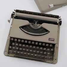 1952 Gossen Tippa Ultraportable Typewriter - Uncommon Sand Color - Matching Lid thumbnail