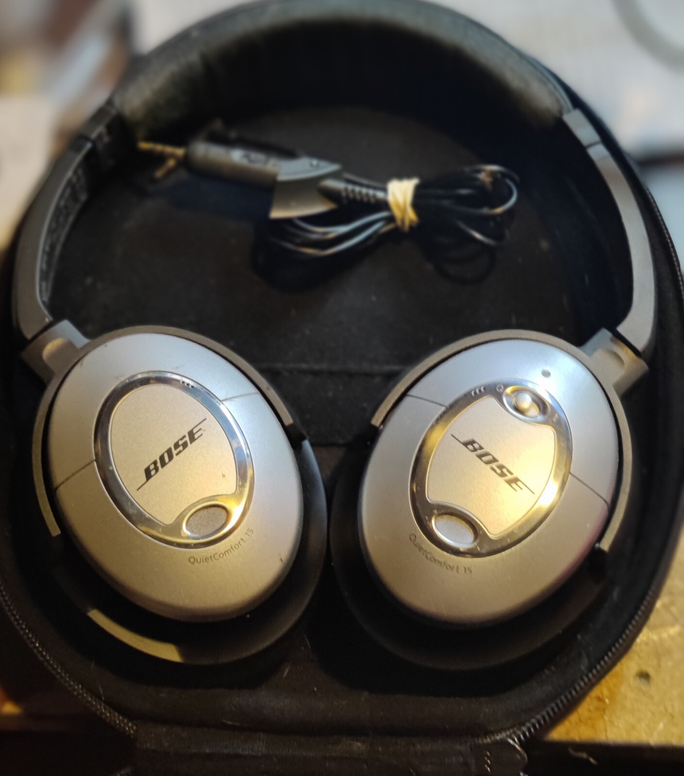 Bose QuietComfort QC15 Wired Headphones - Black / Silver - Over Ear - Nice Pads!-image