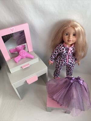Design a Friend Chad Valley Holz Schminktisch & Stuhl Set mit Puppe