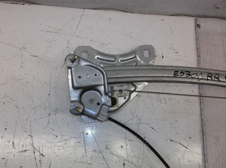 Motor regulador ventana trasera derecha Lexus ES300 1997-2001 85710-33090 OEM BS60864 Foto 4 de 4