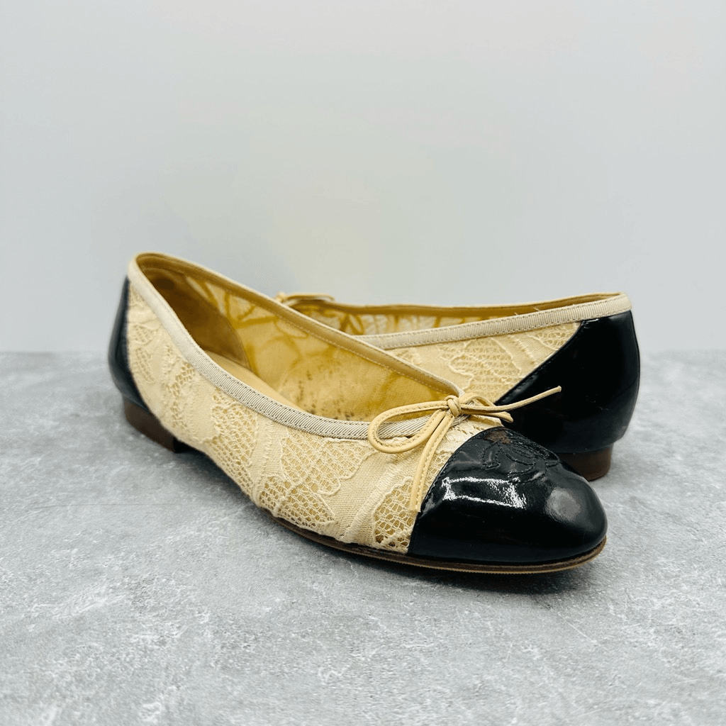 Ballerina Flats Chanel Size 37 In Us CHANEL Lace Patent Cap Toe CC