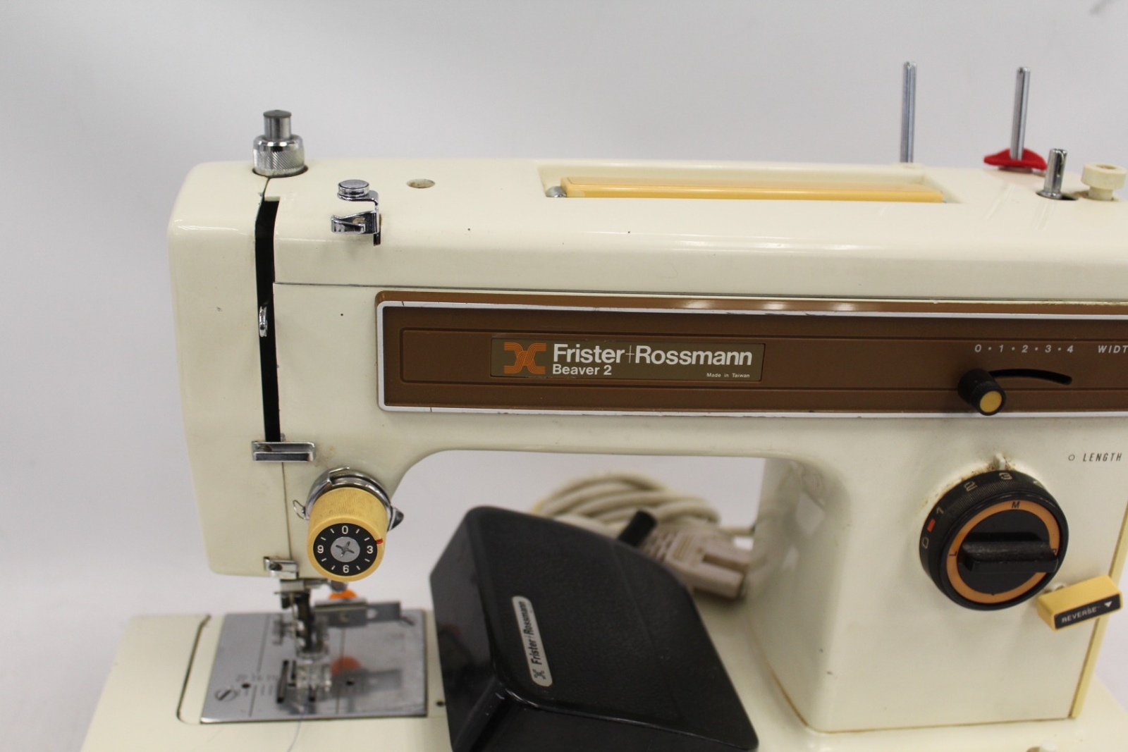 FRISTER+ROSSMAN Beaver 2 Sewing Machine In Beige/Brown With Pedal A27