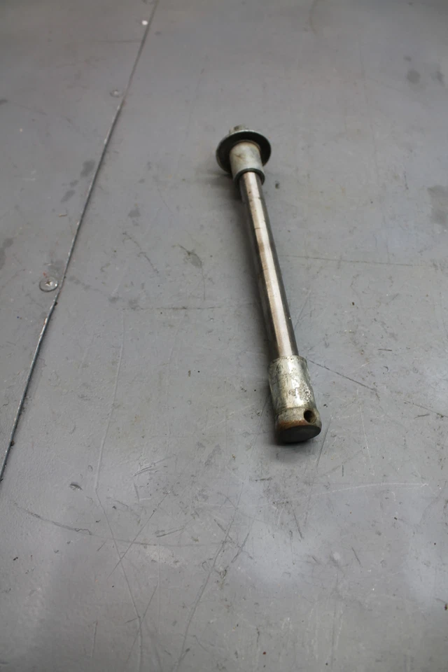 Suzuki GS300L 1982 rueda delantera eje pivote perno Foto 4 de 4