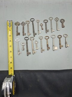 (20) Vintage Antique Skeleton Keys Jeweler Steampunk Crafts Rustic Decor Lot11