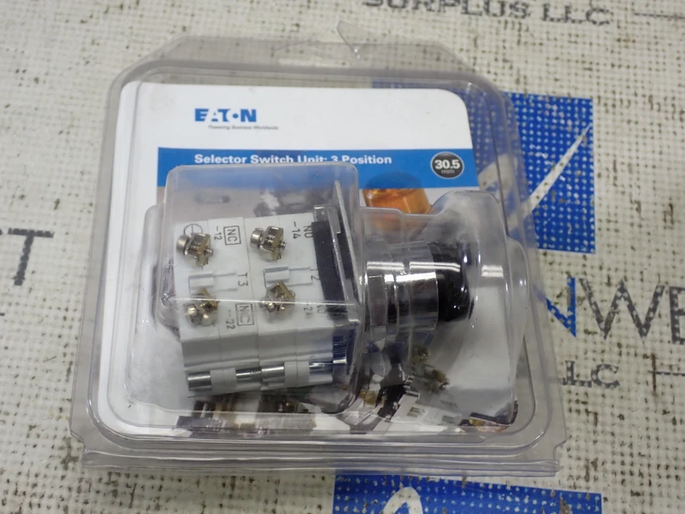 Interruptor seletor Eaton 10250T22KB-POP 3 pos mantido 1 NO/NO 1 NC/NC - Imagem 2 de 4