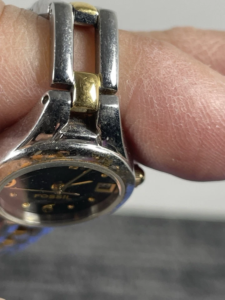 🔥 Fossil • Reloj de cuarzo tono plata dorado colección universitaria Georgia Tech para mujer Foto 4 de 4