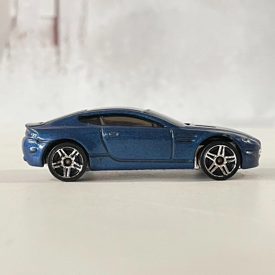 Hot Wheels Azul Aston Martin V8 Vantage Suelto 1:64 Malasia BONITO Foto 4 de 4