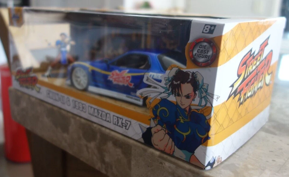 Street Fighter Chun Li Jada 1:24 y Mazda RX-7 1993 azul Foto 4 de 4