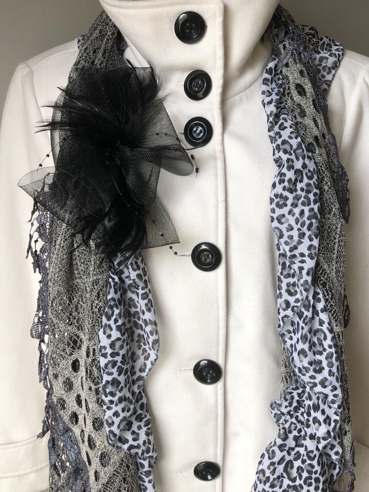 MAGGIE BARNES Ladies White Coat Sz OX (1416) Fancy Scarff Buttons