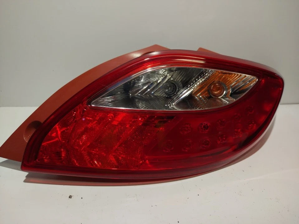 Feu arrière/arrière sur carrosserie MAZDA DEMIO RHD 2010 (CÔTÉ CONDUCTEUR)... - Photo 1/4