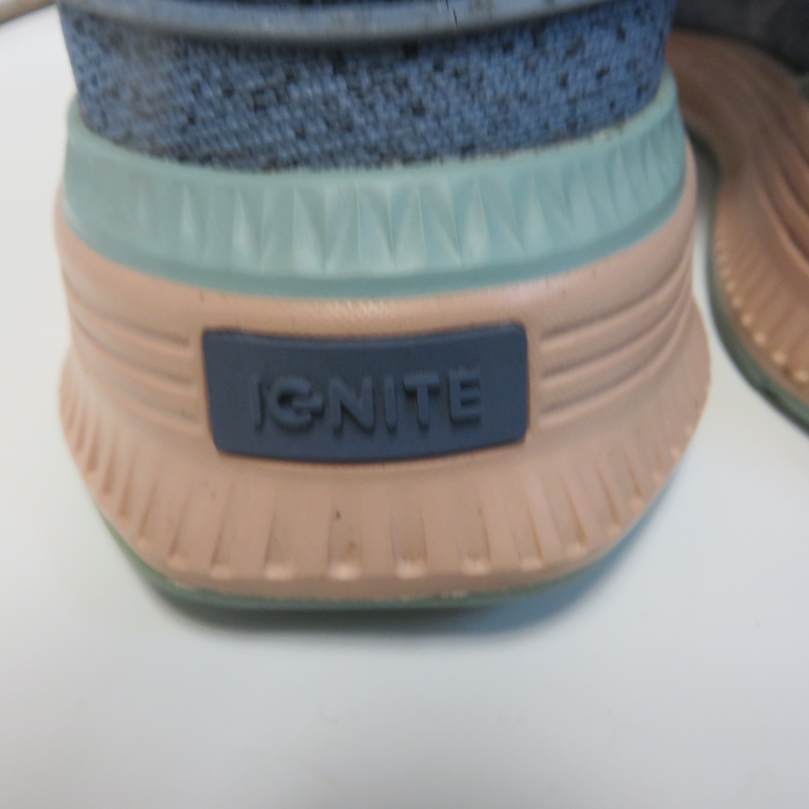 PUMA IGNITE EVOKNIT SNEAKER  SIZE 10   WOMANS    SUPER RARE    BLUE, PINK, GREEN image 9