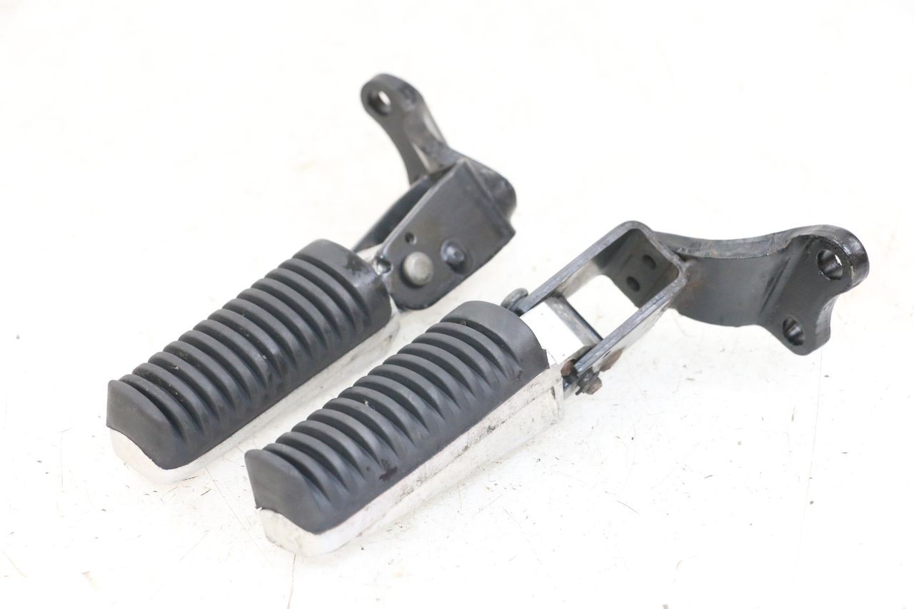 PAR DE APOYAPIÉS TRASEROS - YAMAHA X-MAX XMAX 250 (2006 - 2009)