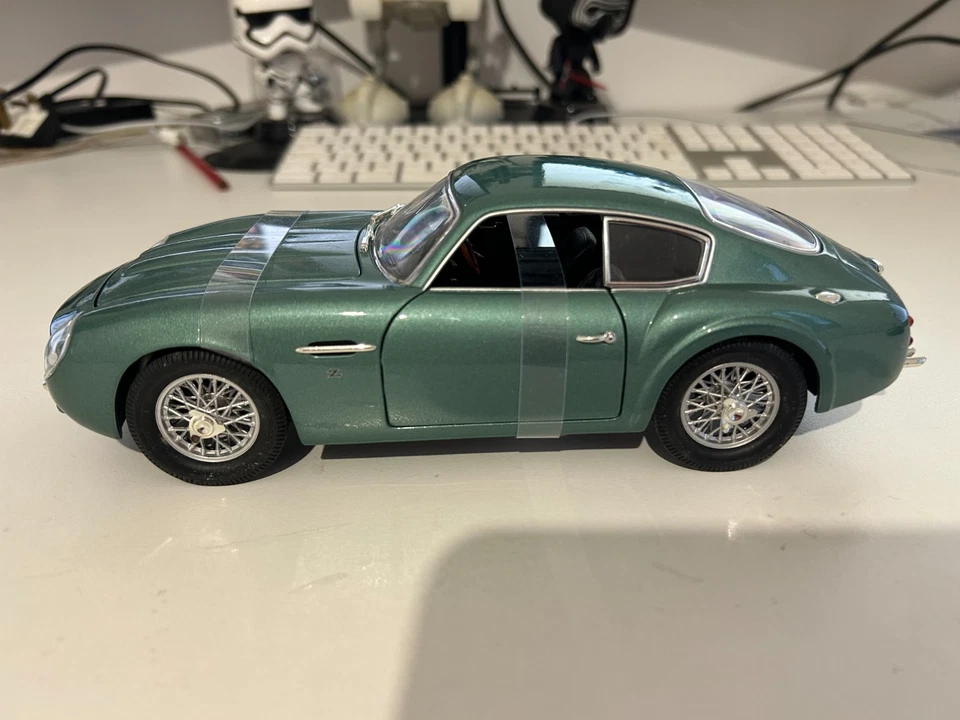 Aston Martin DB4 GT Zagato 1961 Road Signature 1:18 Diecast Model Car, New Boxed - Image 4 of 4