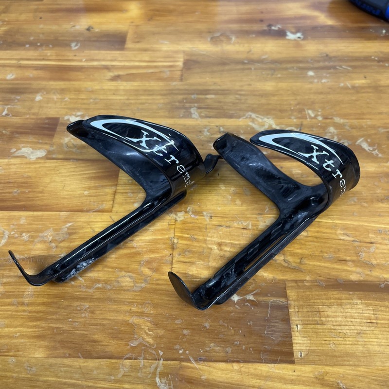 Pair of 2 Xtreme Carbon Bottle Cages  - Black - 17 grams EACH