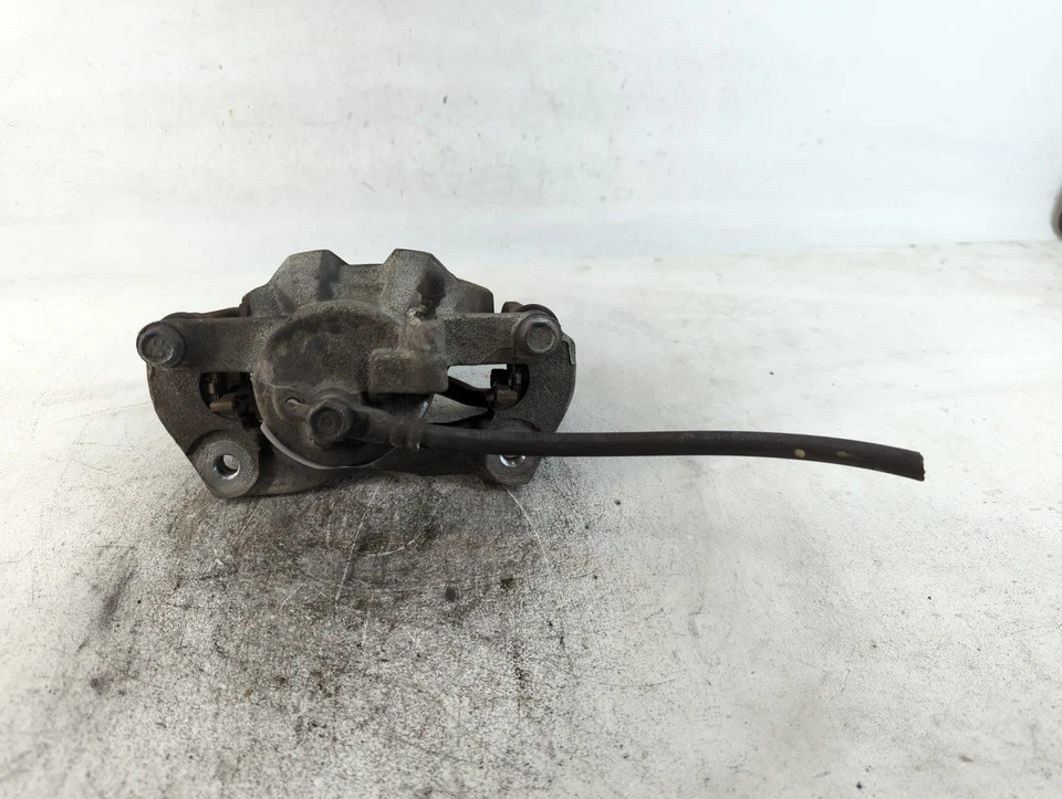 Pinza de freno derecha pasajero delantero Toyota Corolla 2009-2019 FSQ5J Foto 4 de 4