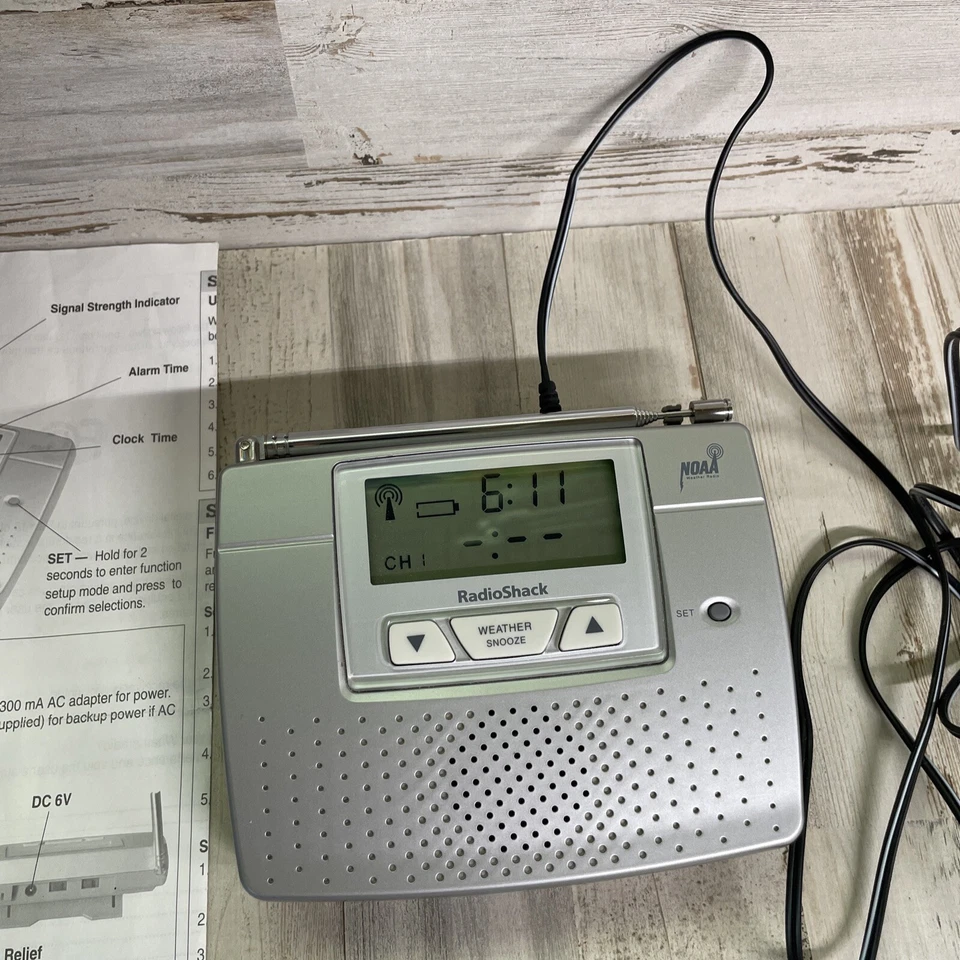 RADIO SHACK BEDSIDE NOAA WEATHER ALERT RADIO LCD CLOCK W/ SNOOZE 12-260 + Manual - Image 2 of 4
