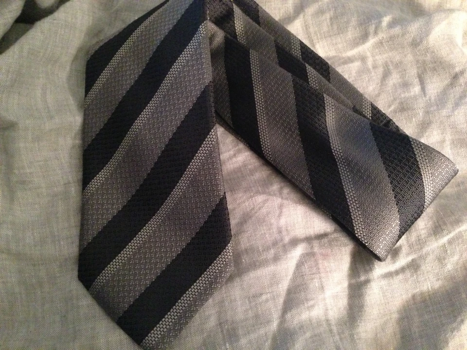 Corbata BRIONI hecha en Italia tejida seda cuello precio de venta sugerido por el fabricante $230! Foto 3 de 3