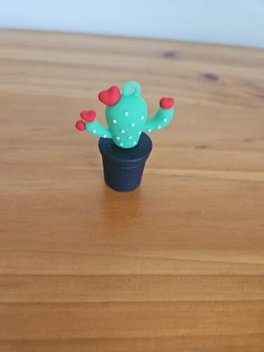 Rubber cactus heart keychain toy figure plant - Afbeelding 1 van 7