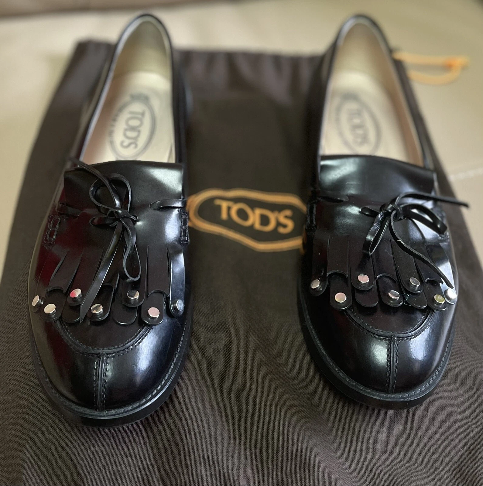 TOD’S Mocassino donna TODS nero in pelle con borchie nappe taglia EU 41 5 UK 8 5 ottime condizioni