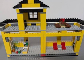 LEGO 7997 Yellow Train Station Minifigs City