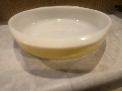 Vintage Pyrex Yellow Speckled Yellow 221 8 1/2 inch Round Baking Dish No Lid