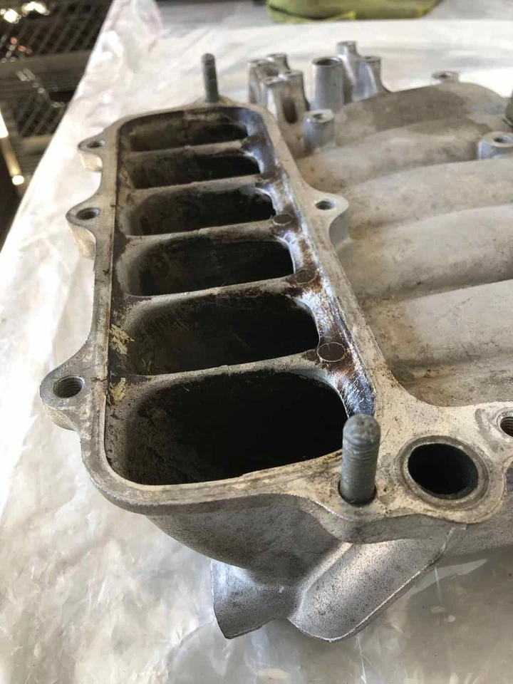 1998 - 2003 MITSUBISHI MONTERO SPORT Engine Center Intake Manifold Assembly 3.0L - Image 2 of 4