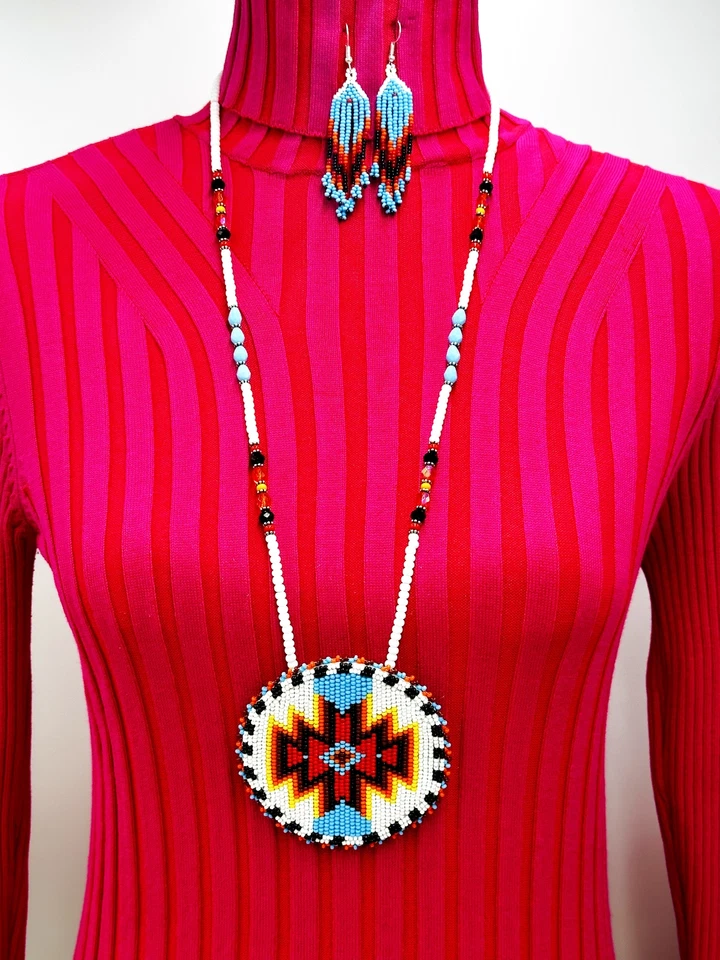 Juego de pendientes collar medallón rojo blanco con cuentas hechos a mano Foto 2 de 4