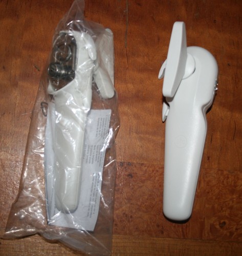 New Pampered Chef Smooth Edge Can Opener 2759 No Sharp Edges Cuts Side of Can - Picture 2 of 5